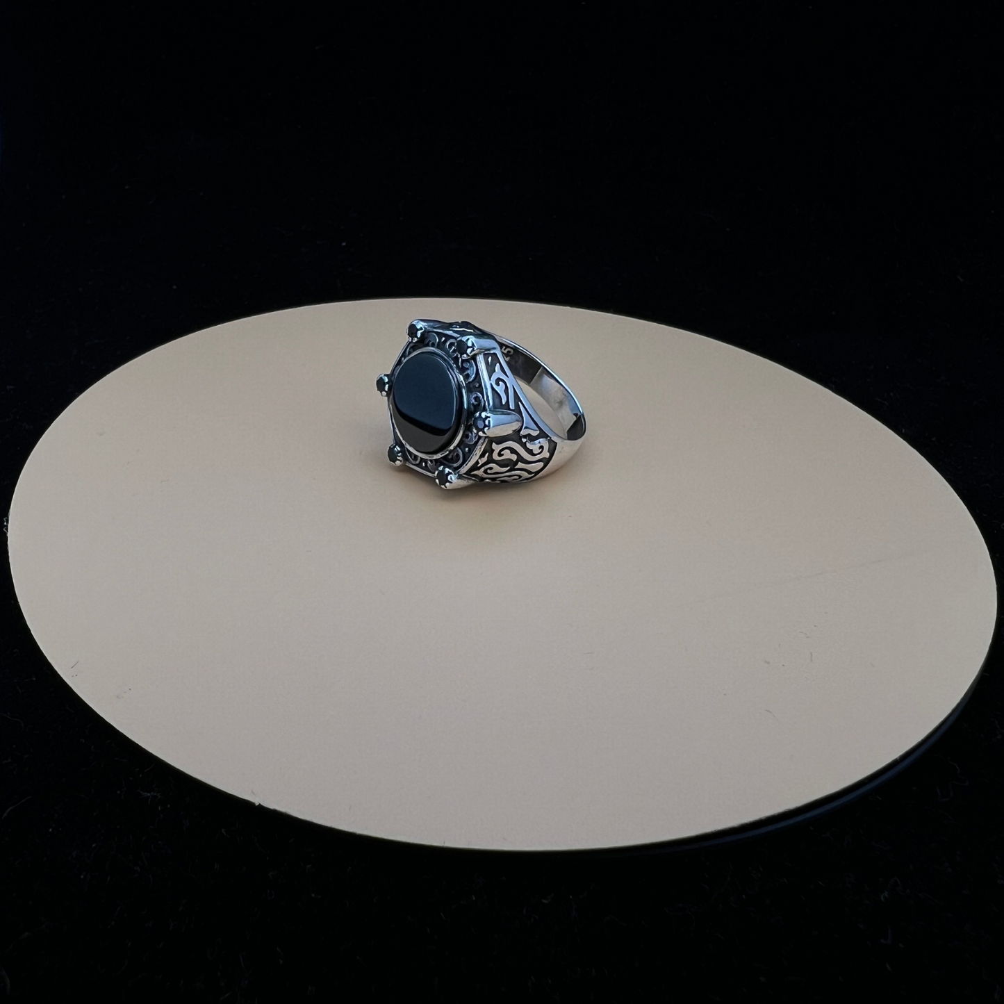 Round Black Aqeeq Turkish Ring