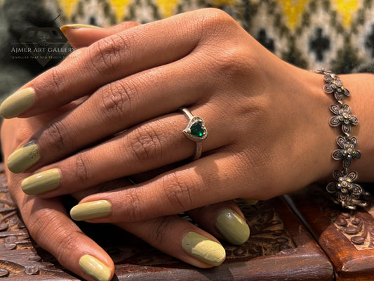 Pure 92.5 Italian Silver Ladies Ring +Royal Green Heart Design