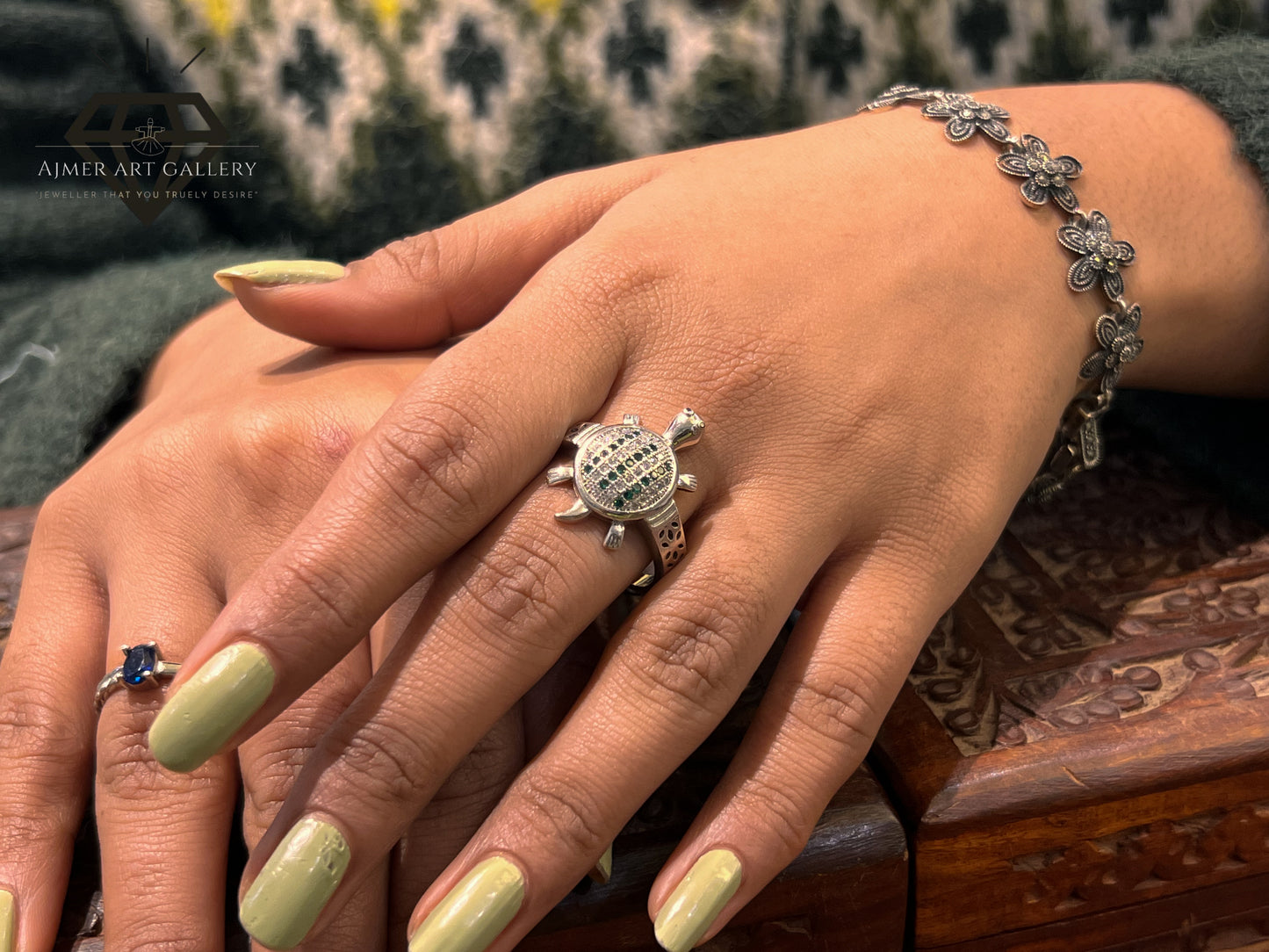 Pure 92.5 italian Siler Turtle Design Ladies Ring with Green & white Stone