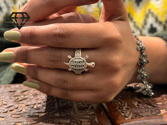 Pure 92.5 italian Siler Turtle Design Ladies Ring with Green & white Stone