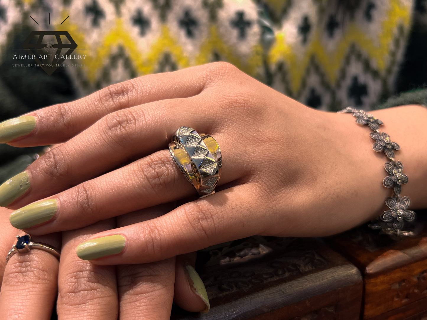 Pure 92.5 Italian Silver Ladies Ring + pyramid Cut Pattern Design