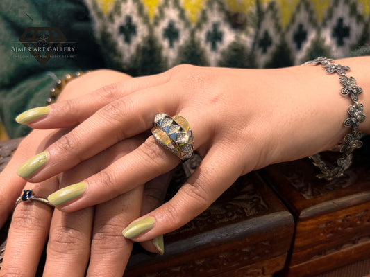 Pure 92.5 Italian Silver Ladies Ring + pyramid Cut Pattern Design