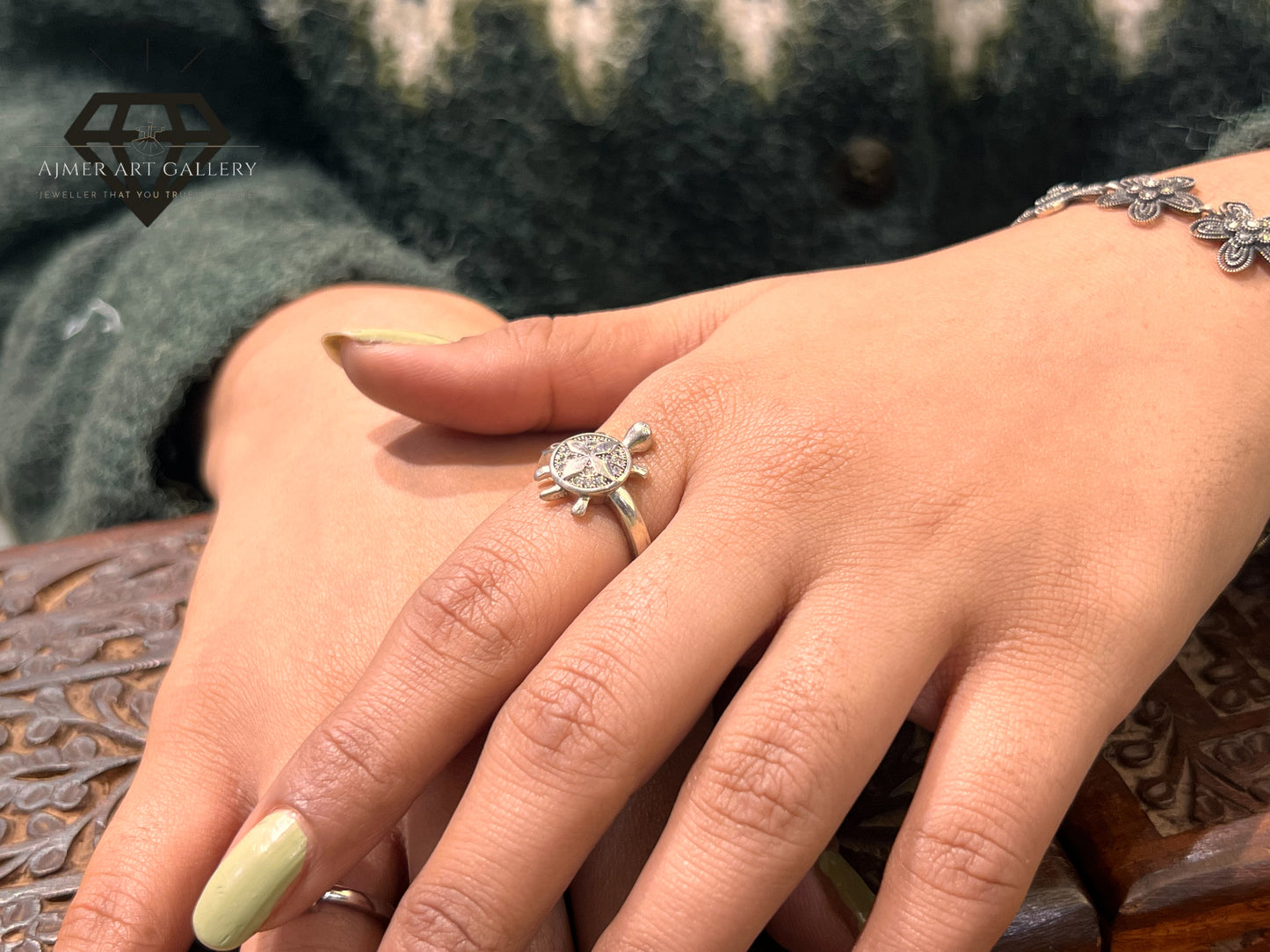 Pure 92.5 Italian Silver Ladies Ring +Elegant wheel Design