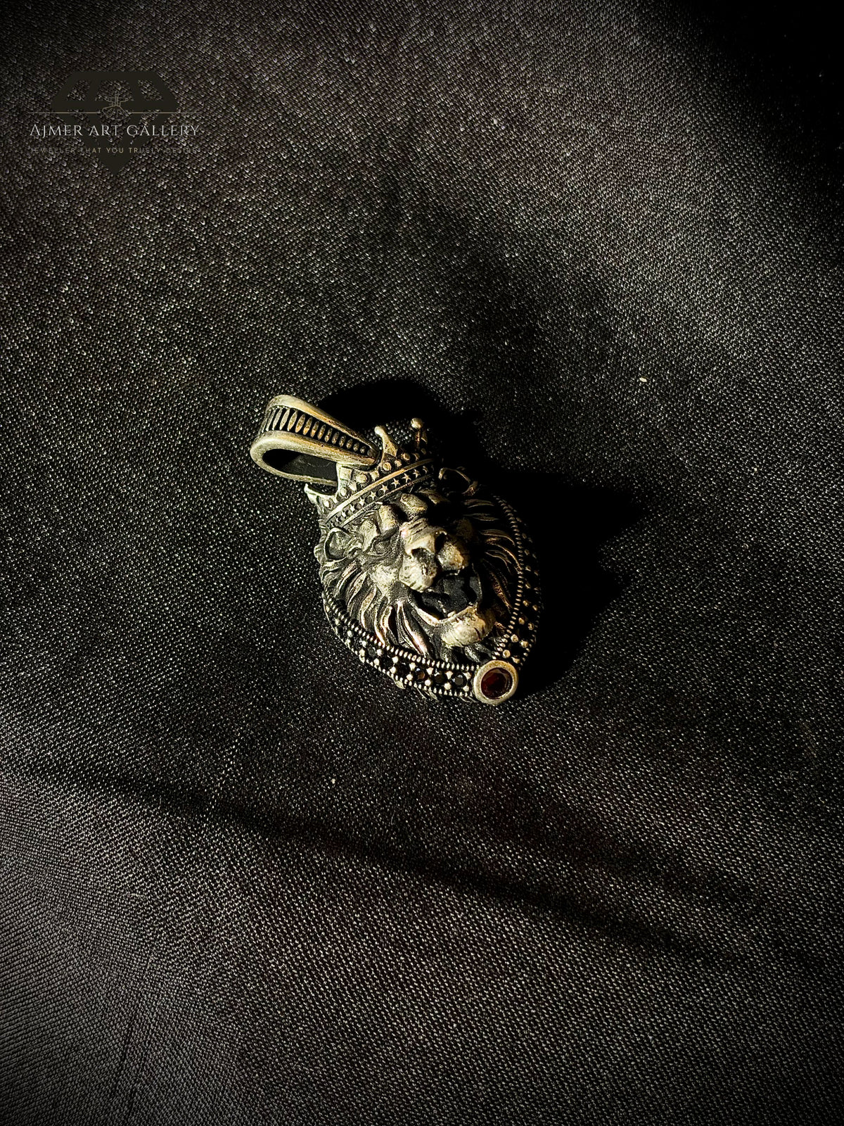 Men's Crowned Lion Head Pendant