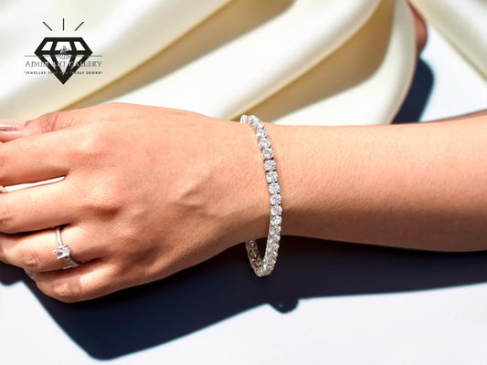 Women's Bracelet With Moissanite Gemstone