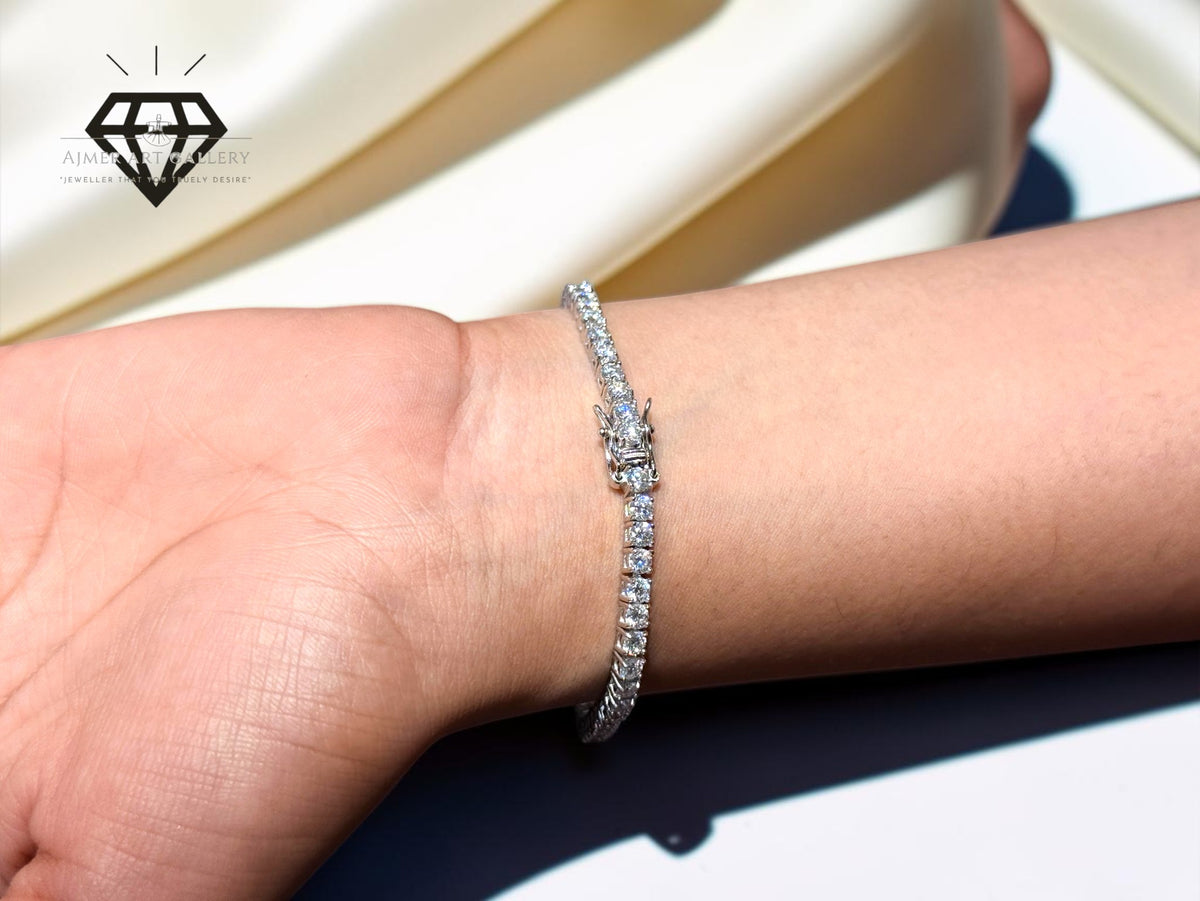 Women's Bracelet With Moissanite Gemstone