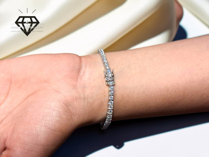 Women's Bracelet With Moissanite Gemstone